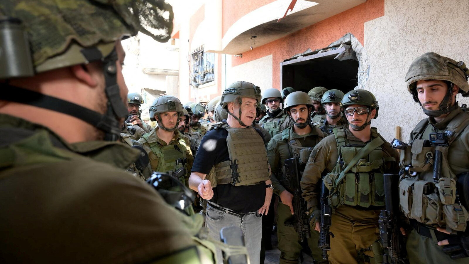 In Israele volano gli stracci tra ministri e vertici militari. E anche dentro Hamas è iniziata la resa dei conti