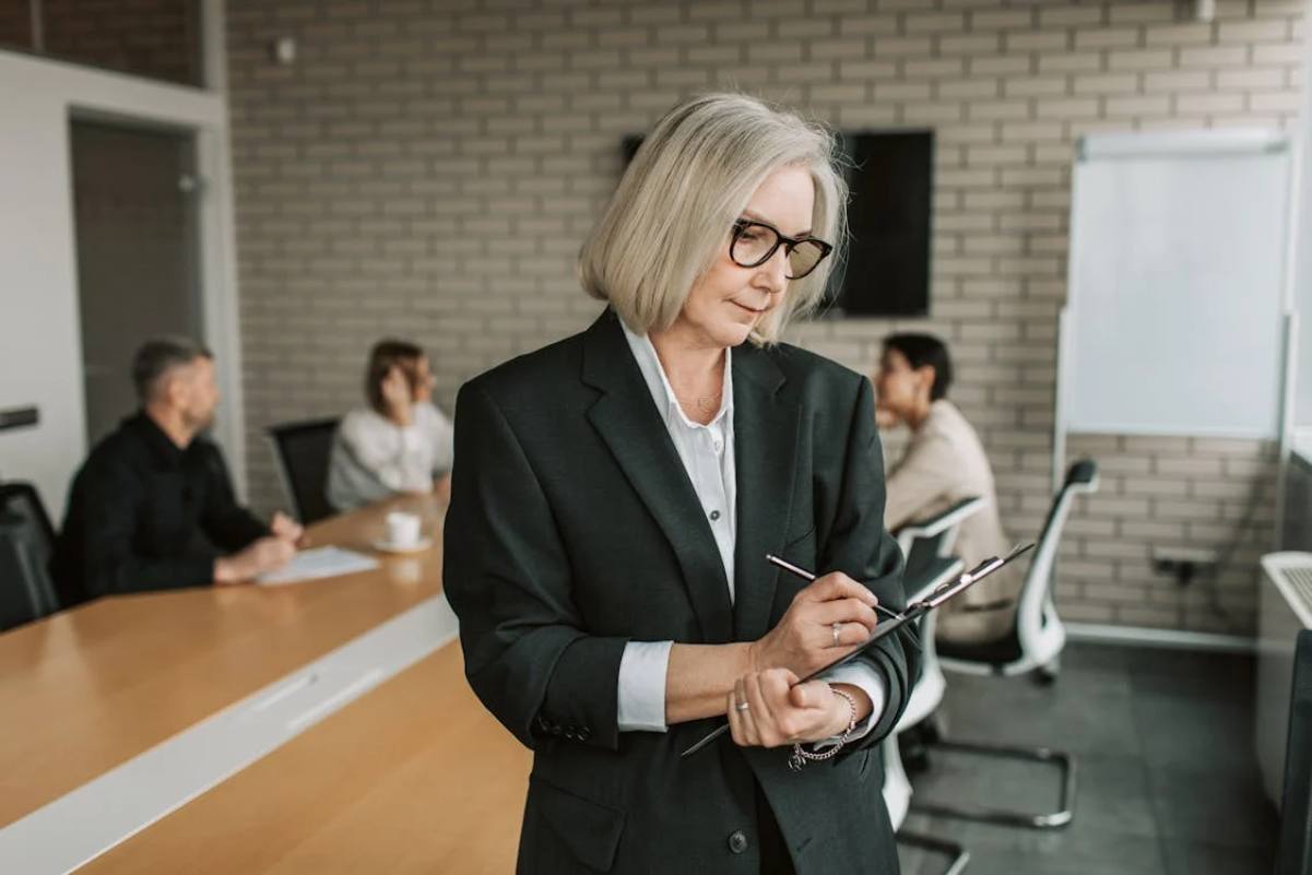 Donna a lavoro (fonte pexels)