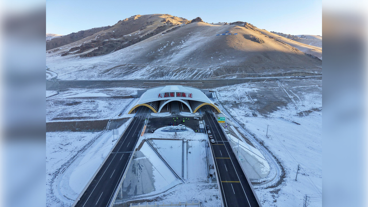 Inaugurato in Cina il tunnel stradale più lungo del mondo: il Tianshan Shengli