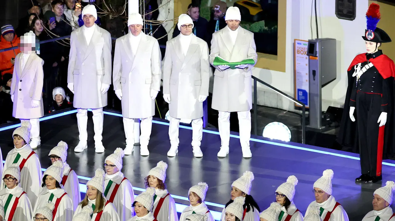 La cerimonia di apertura dei Giochi Olimpici invernali a Cortina