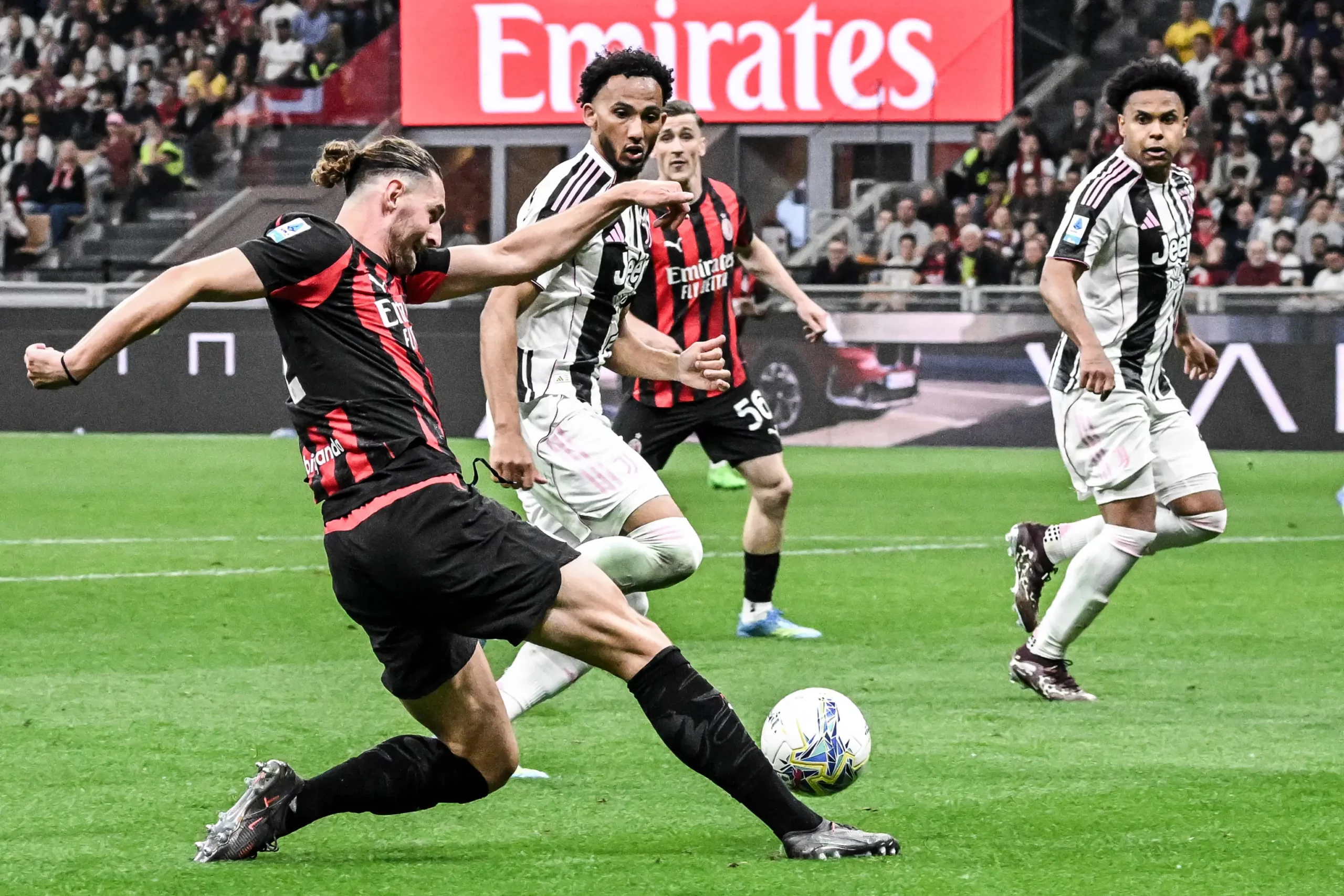 L&rsquo;Inter a solo 3 punti dal titolo, ma la battaglia finale per il quarto posto rimane viva