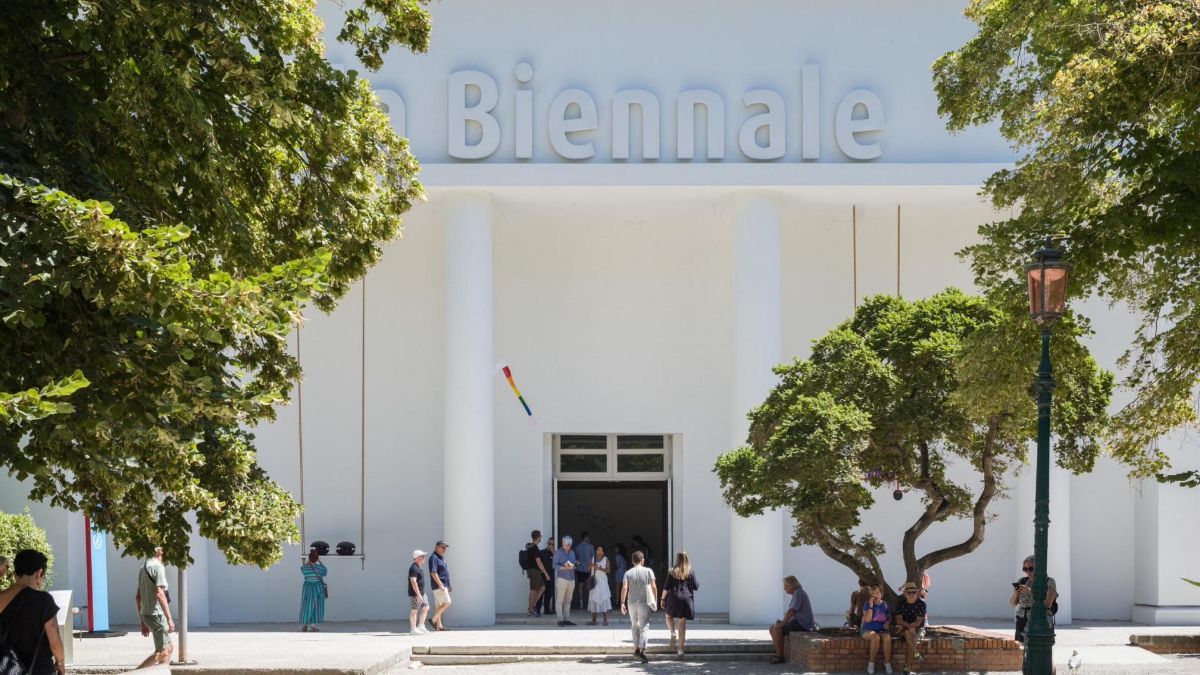 Biennale di Venezia tra arte e geopolitica: Russia e Israele tagliati fuori dalle premiazioni