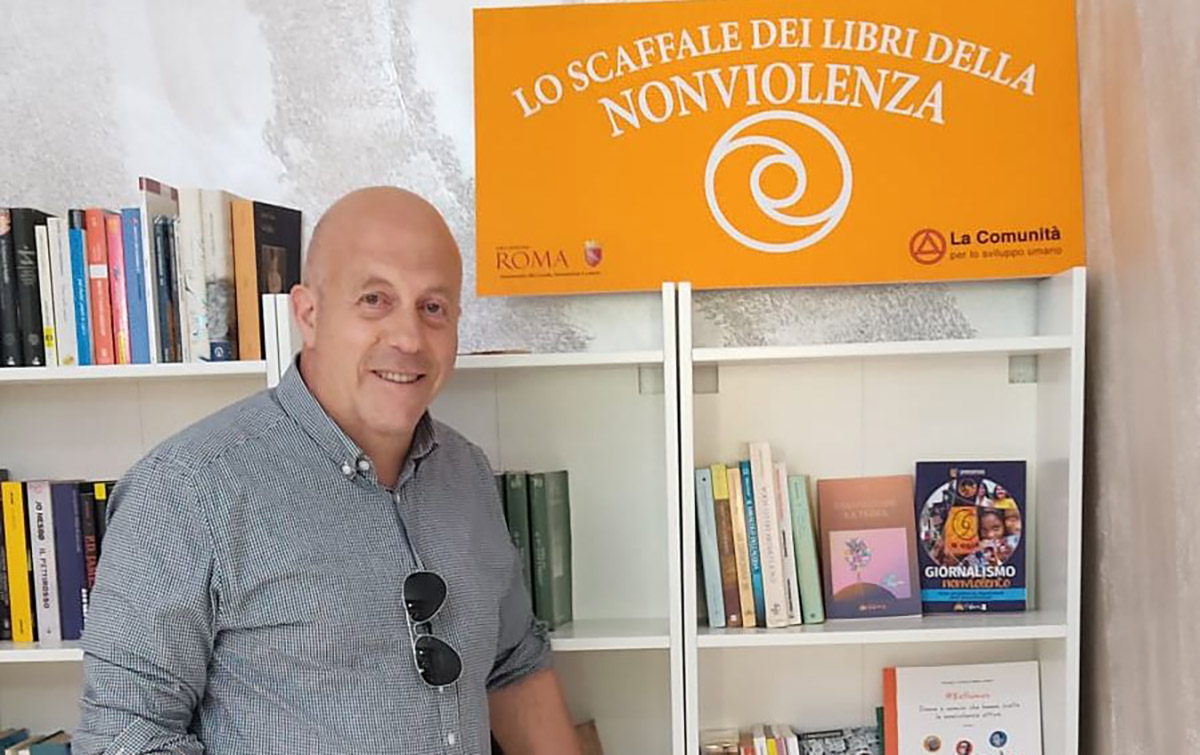 scaffale-nonviolenza-space A Villanova“Lo scaffale dei libri della Nonviolenza”, iniziativa della Comunità per lo Sviluppo Umano