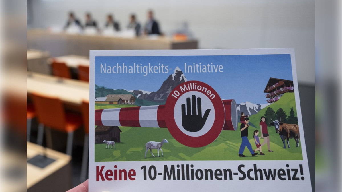 574431900_highres (1) La Svizzera respinge il referendum anti-immigrazione dell'Udc