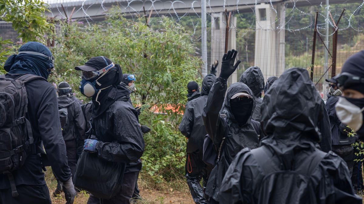 Proteste violente e repressione: una strategia occulta  per bloccare le manifestazioni  di massa  attraverso la paura?