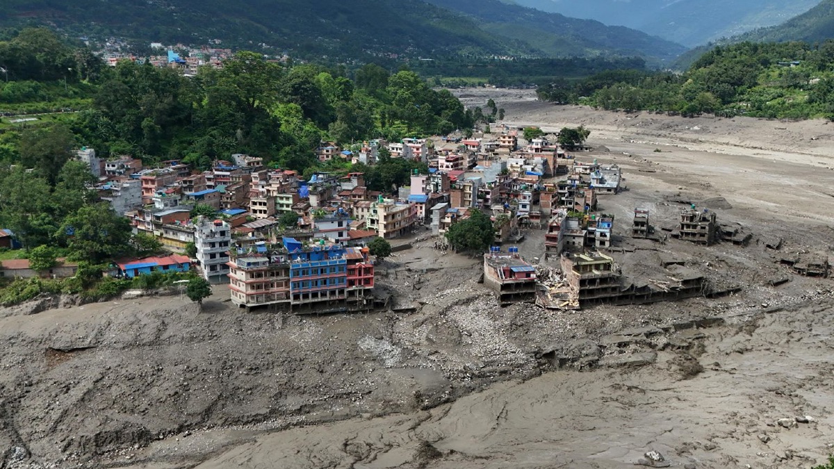 Nepal e Tibet travolti dall'alluvione: almeno 362 morti, oltre 1.400 dispersi. Tre italiani Nepal e Tibet travolti dall'alluvione: almeno 362 morti, oltre 1.400 dispersi. Tre italiani